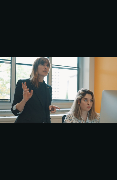 Constance with a colleague in front of a computer