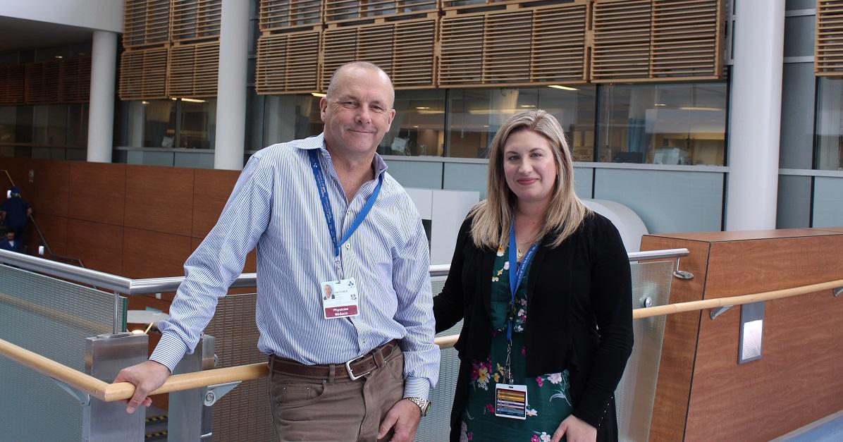 Dr. Simon Hatcher et Valerie Testa