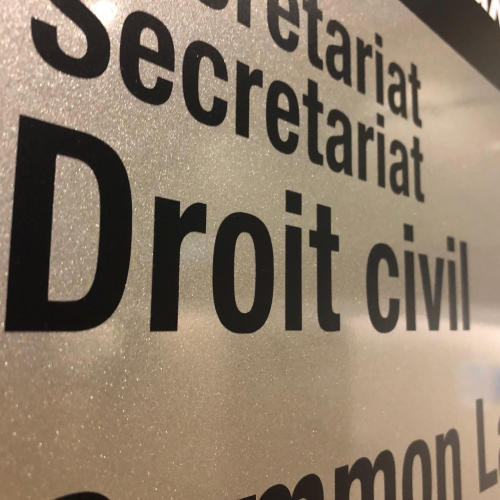 droit civil lobby sign