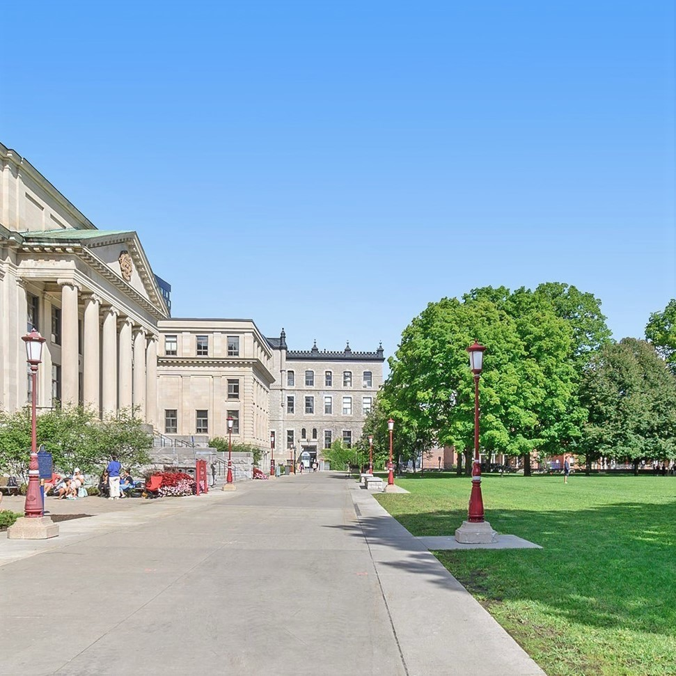 Vue latérale de la salle Tabaret.