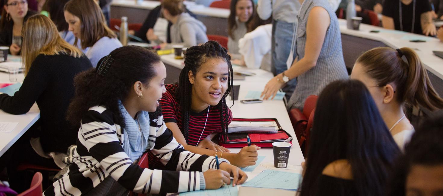 Étudiants durant une activité d'uOGlobal.