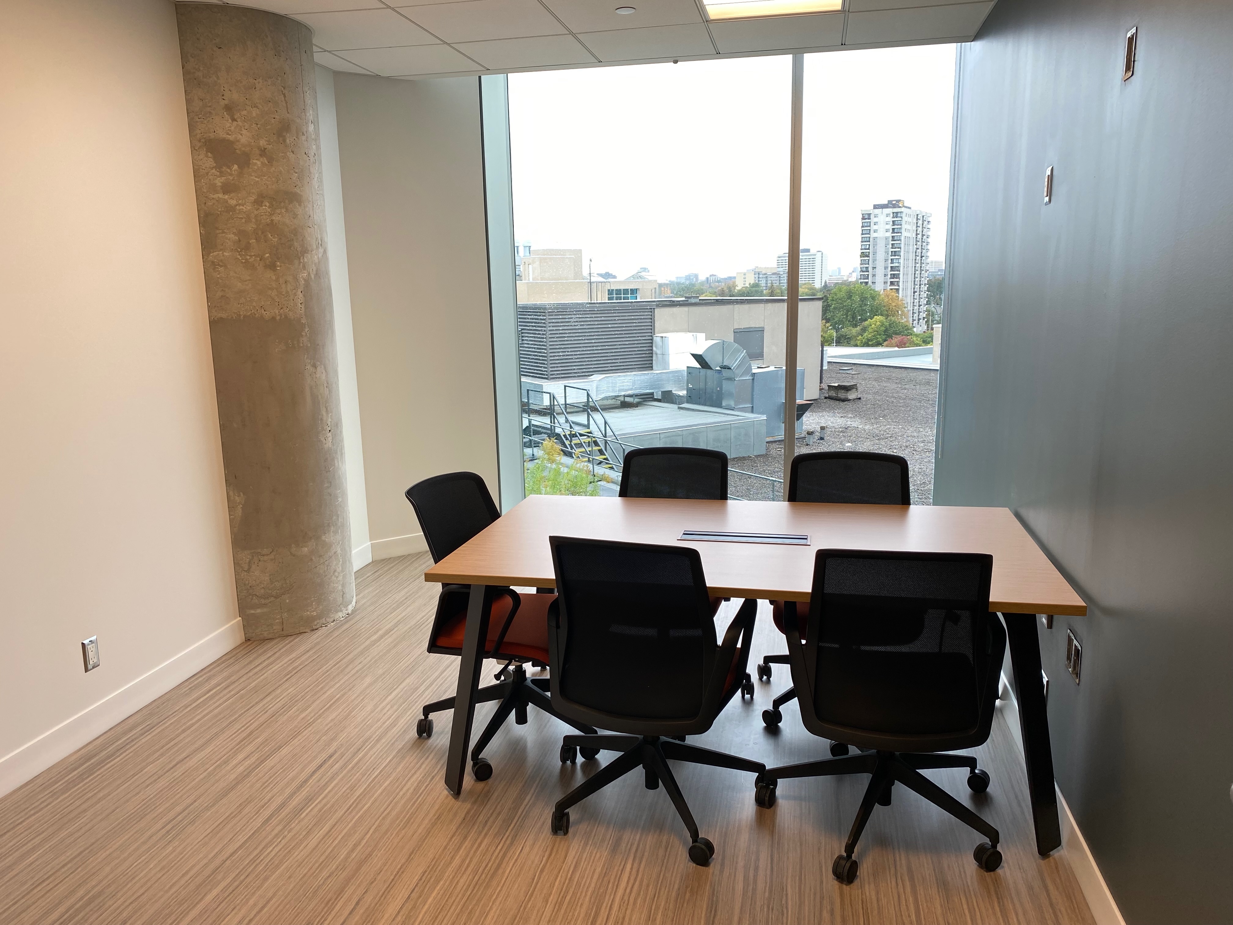 CRX 625 room - table with chairs 