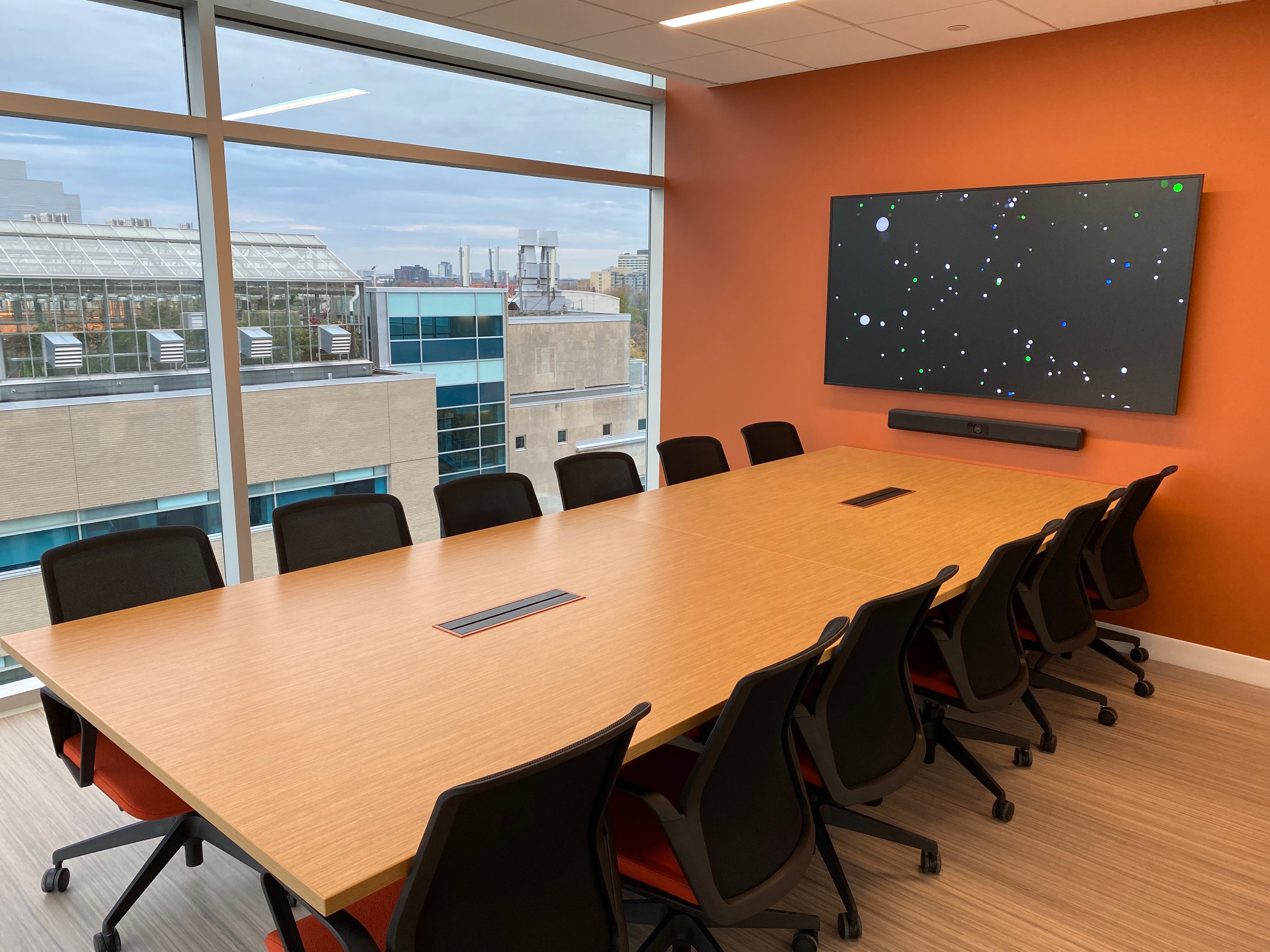 CRX 649 room - table with chairs and screen