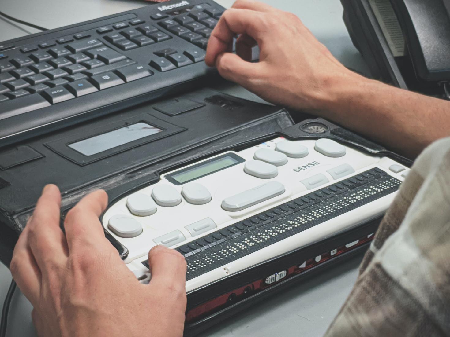 Computer for a person with visual disability
