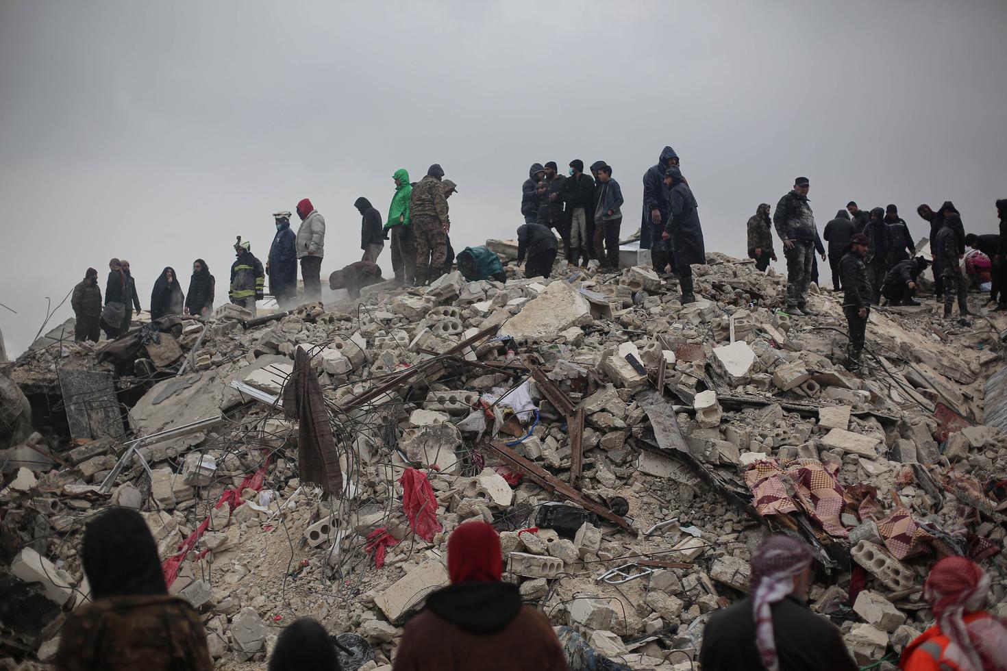 Searches under the rubble for survivors in Syria