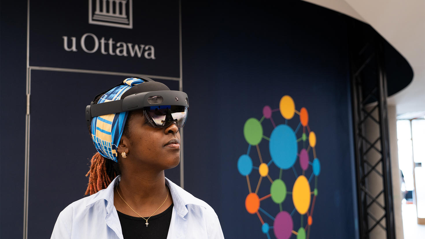 Researcher in the University of Ottawa's INNOVA Space wearing VR glasses