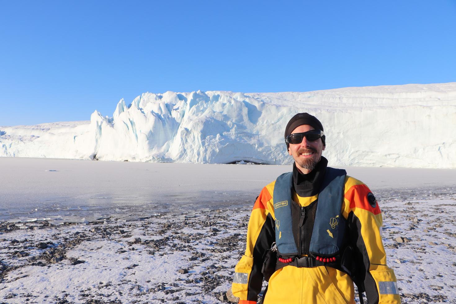 Adam Garbo, a PhD student in glaciology at uOttawa’s Department of Geography, Environment and Geomatics
