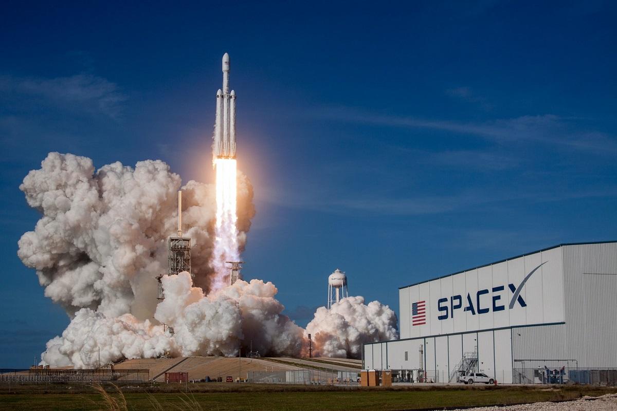Rocket lifts off at SpaceX base