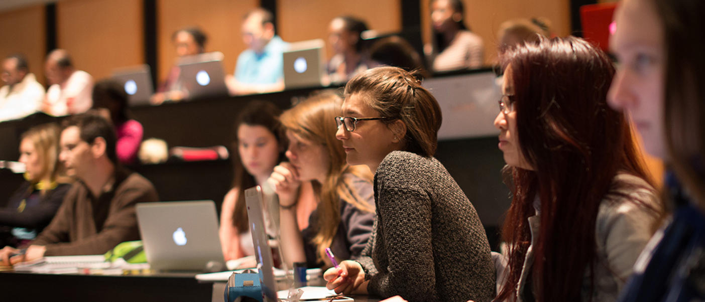Étudiants dans une salle de classe
