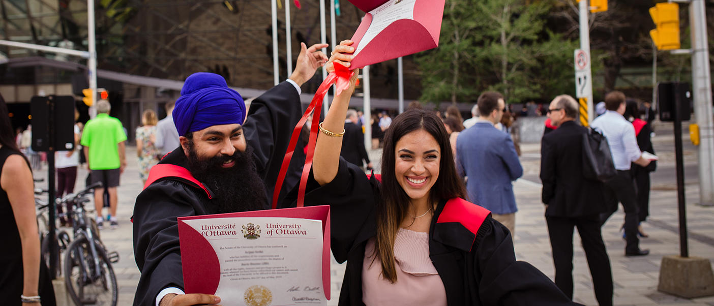 2 anciens élèves diplômés