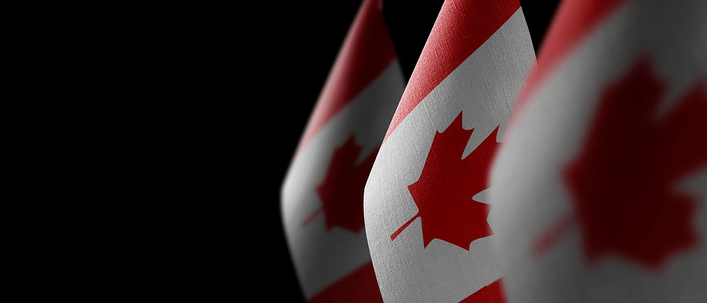 Trois drapeaux canadiens