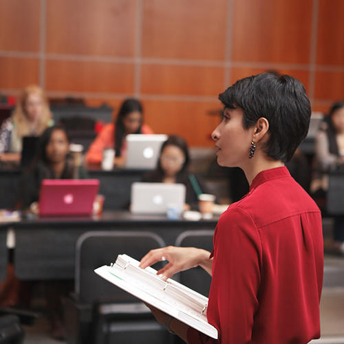 Professeur Natasha Bakht enseignant
