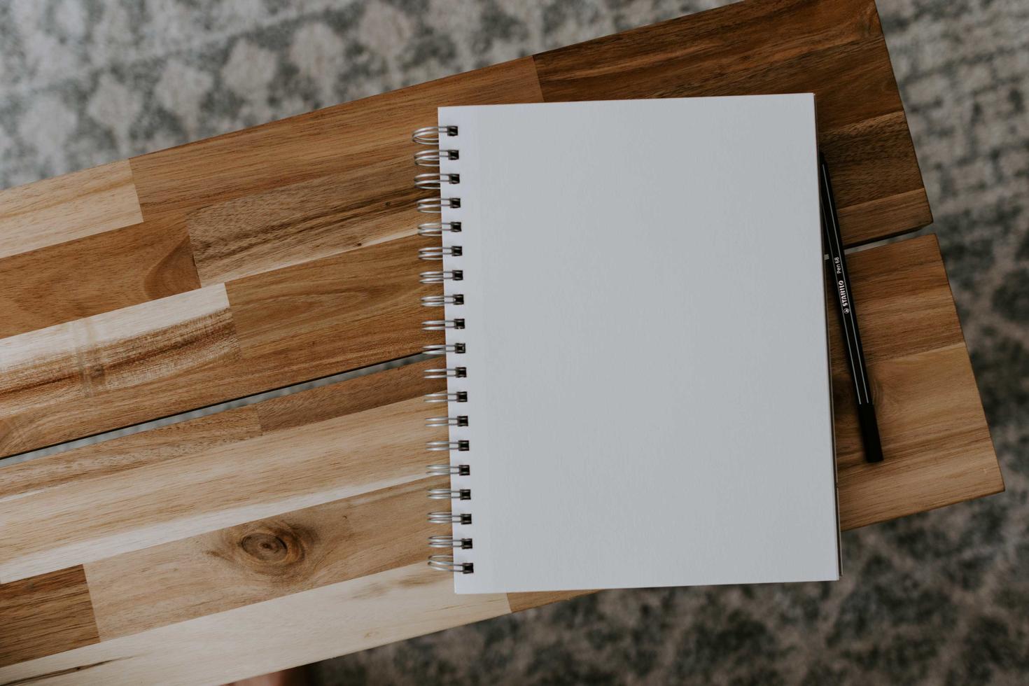 bloc-notes sur une table