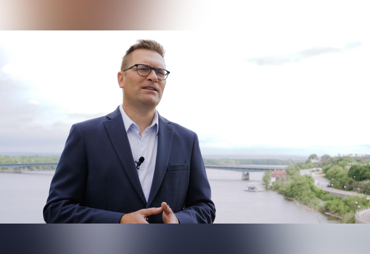 Professor David Robitaille explains the powers of each level of government during a pandemic