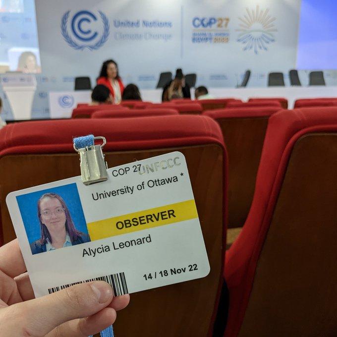 Badge d'accréditation pour une déléguée du CDEDM à la la COP 27n
