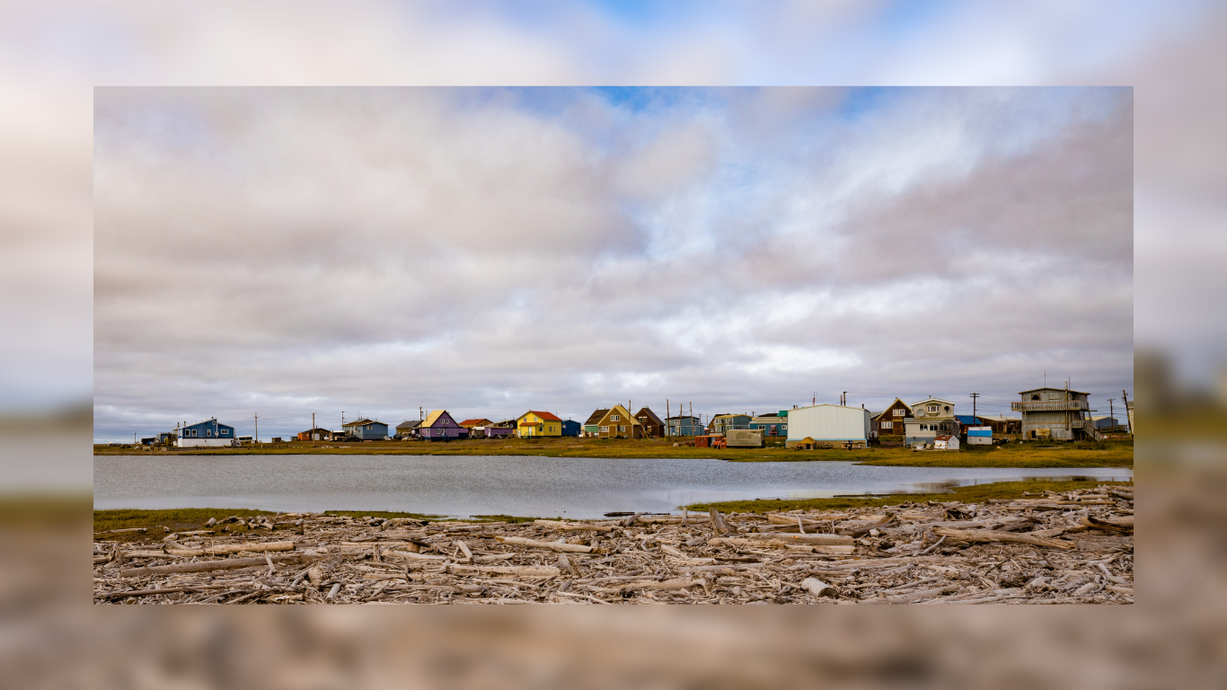 arctic-ocean-inuvialuit-town-tuktoyaktuk-NWT