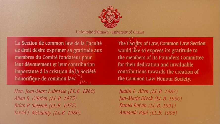 plaque des noms du comité fondateur