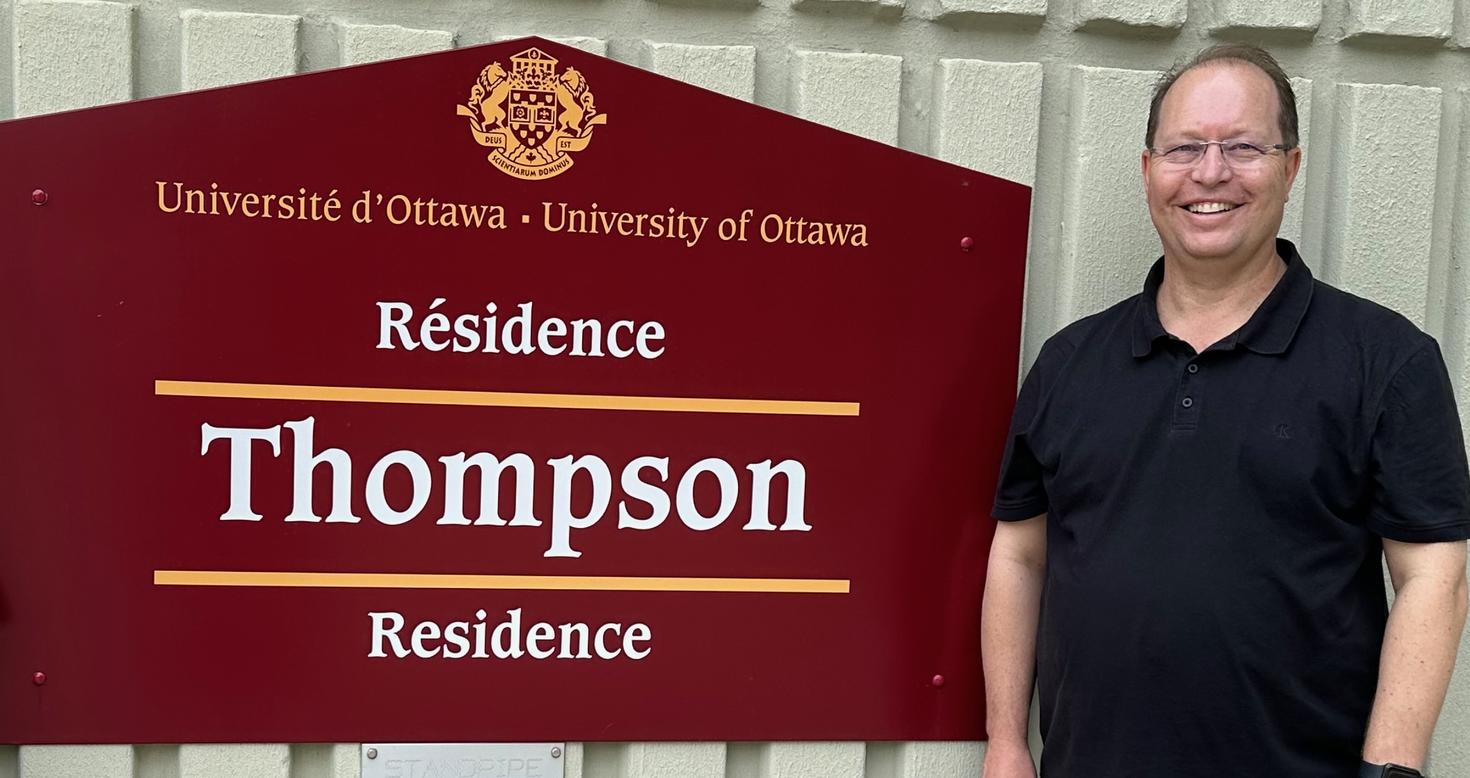 Reg Thompson en visite sur le campus d'Uottawa