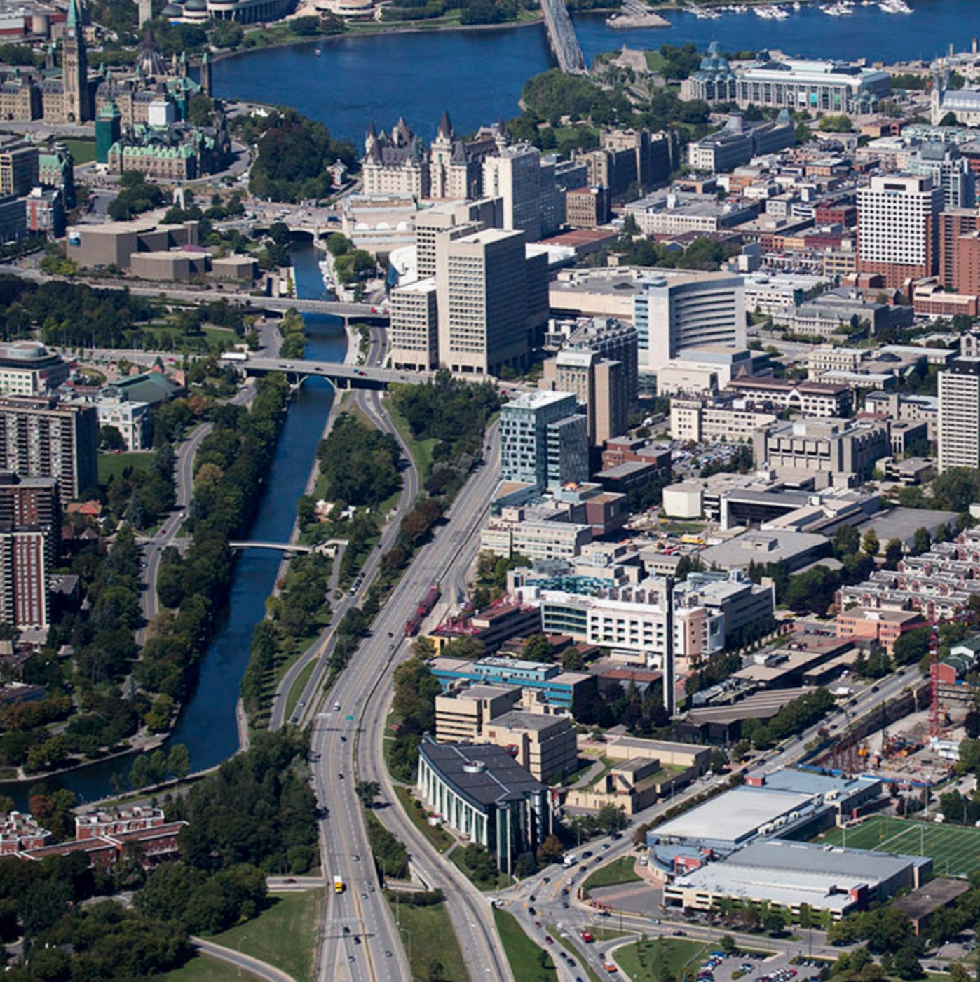 Vue aérienne d'Ottawa et du campus