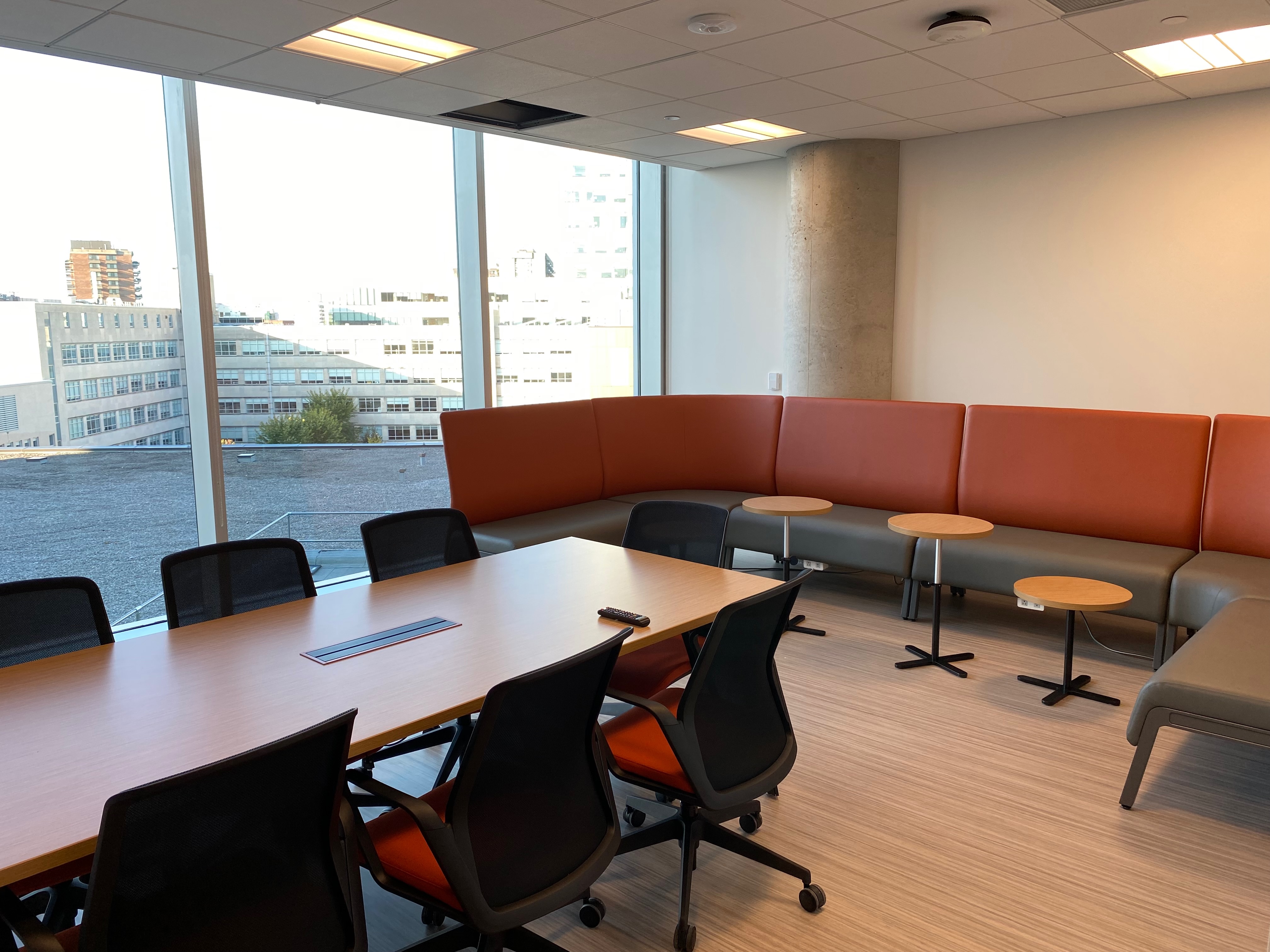 Chambre CRX 626 - table avec chaises