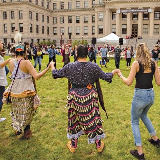 Pow-wow sur la pelouse de Tabaret