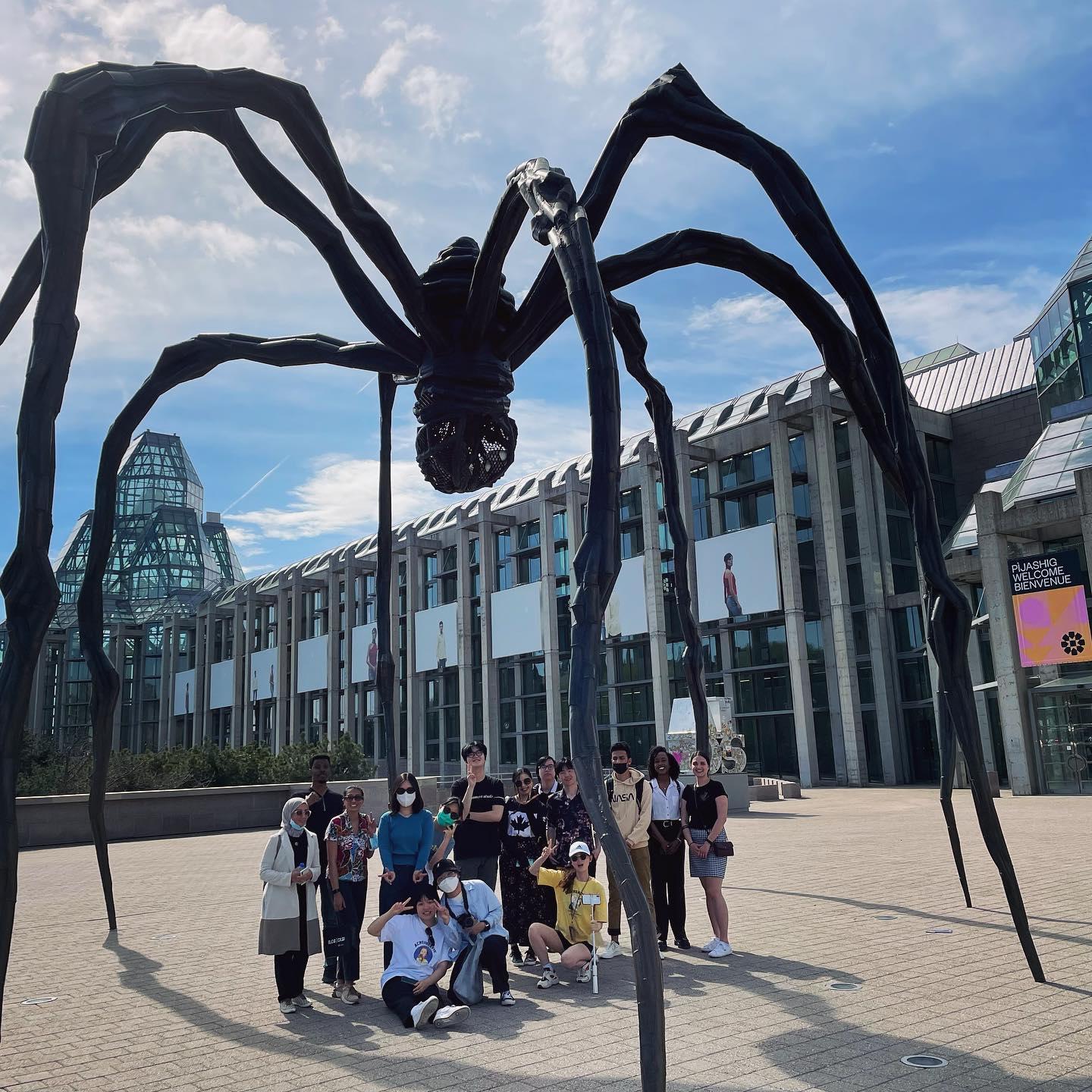 Des étudiants lors d'une visite de la ville