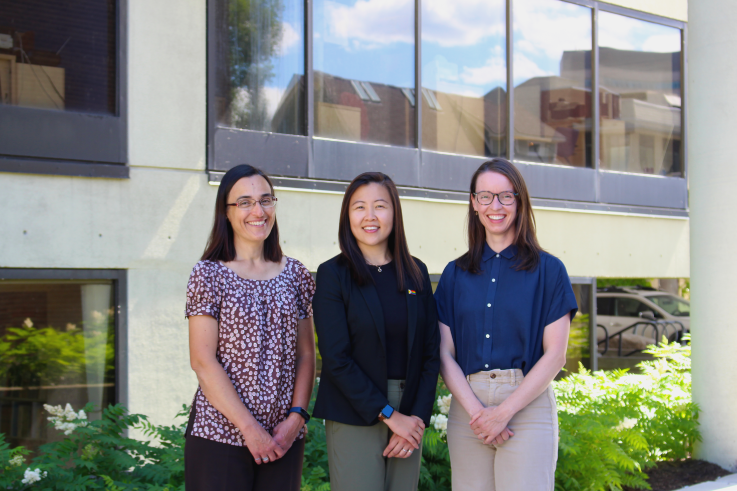 Beatriz Martin-Perez, Michelle Liu, et Jena McGill.
