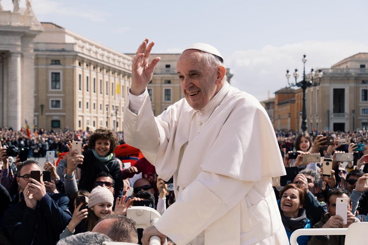 Le pape François sur la place Saint-Pierre