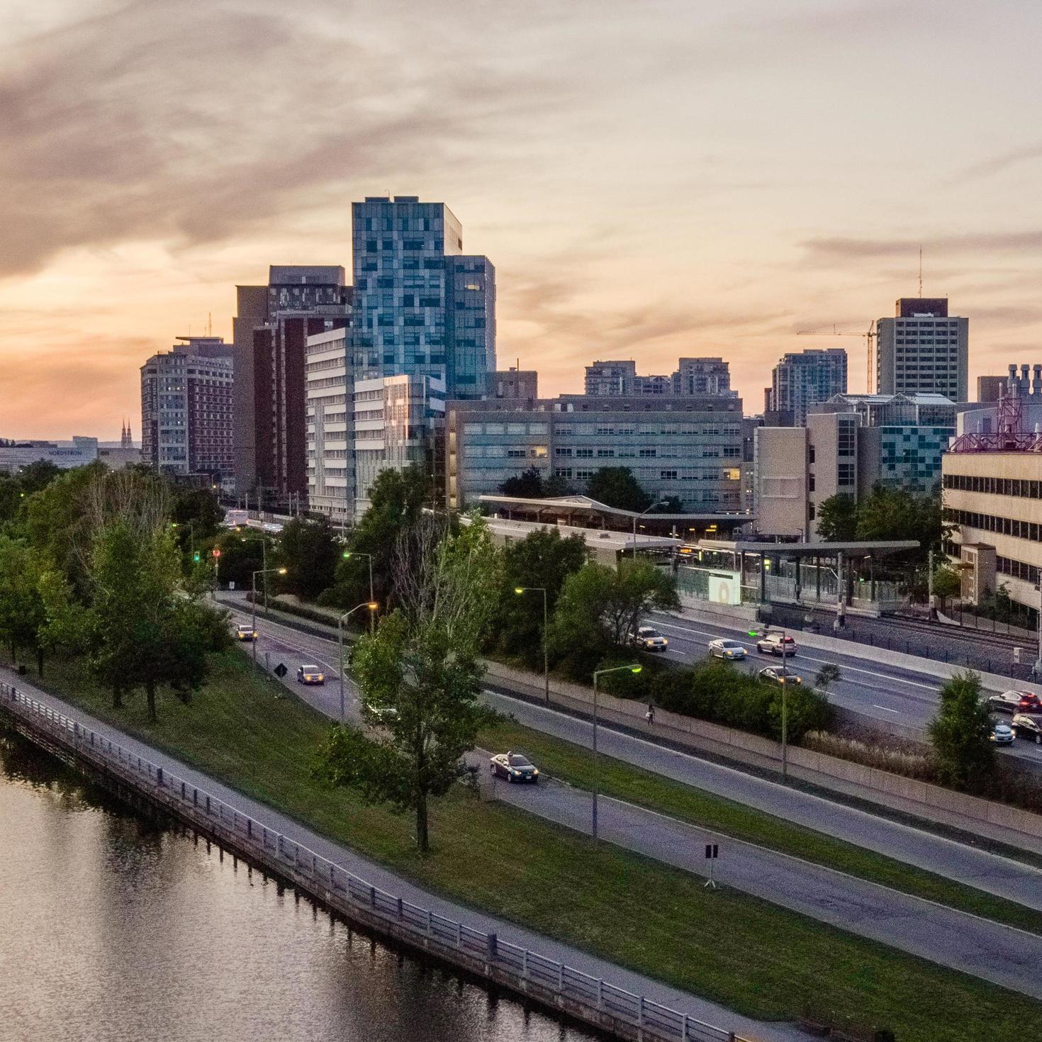 L'Université d'Ottawa et le canal Rideau