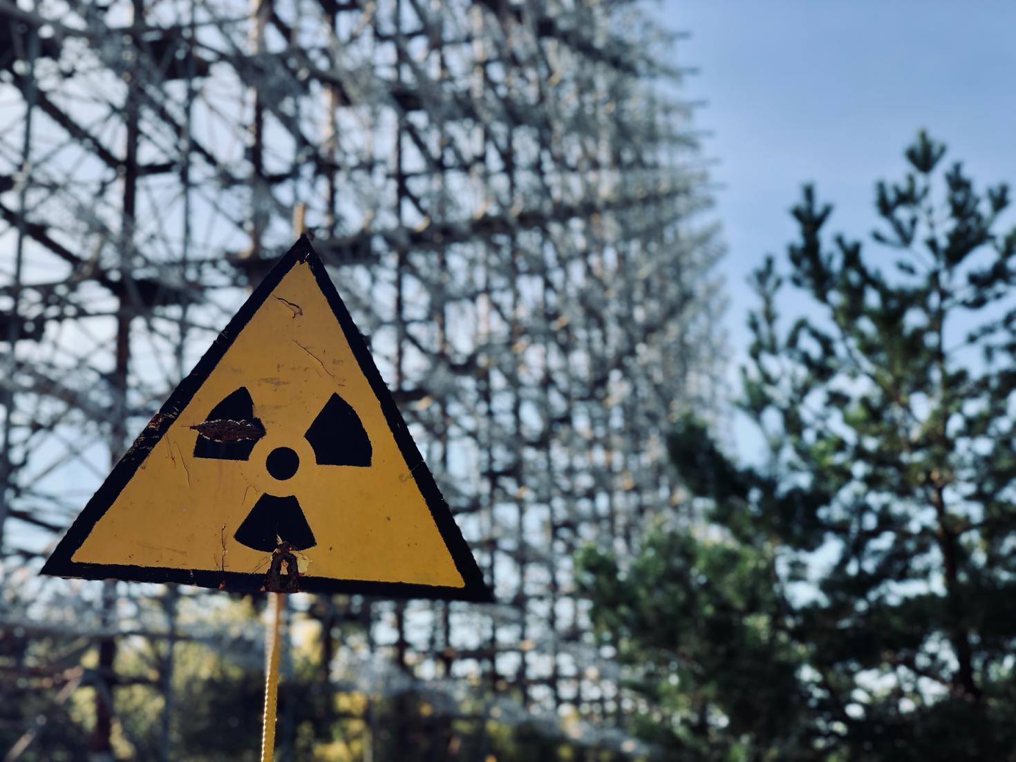 Panneau de radiation à l'extérieur.