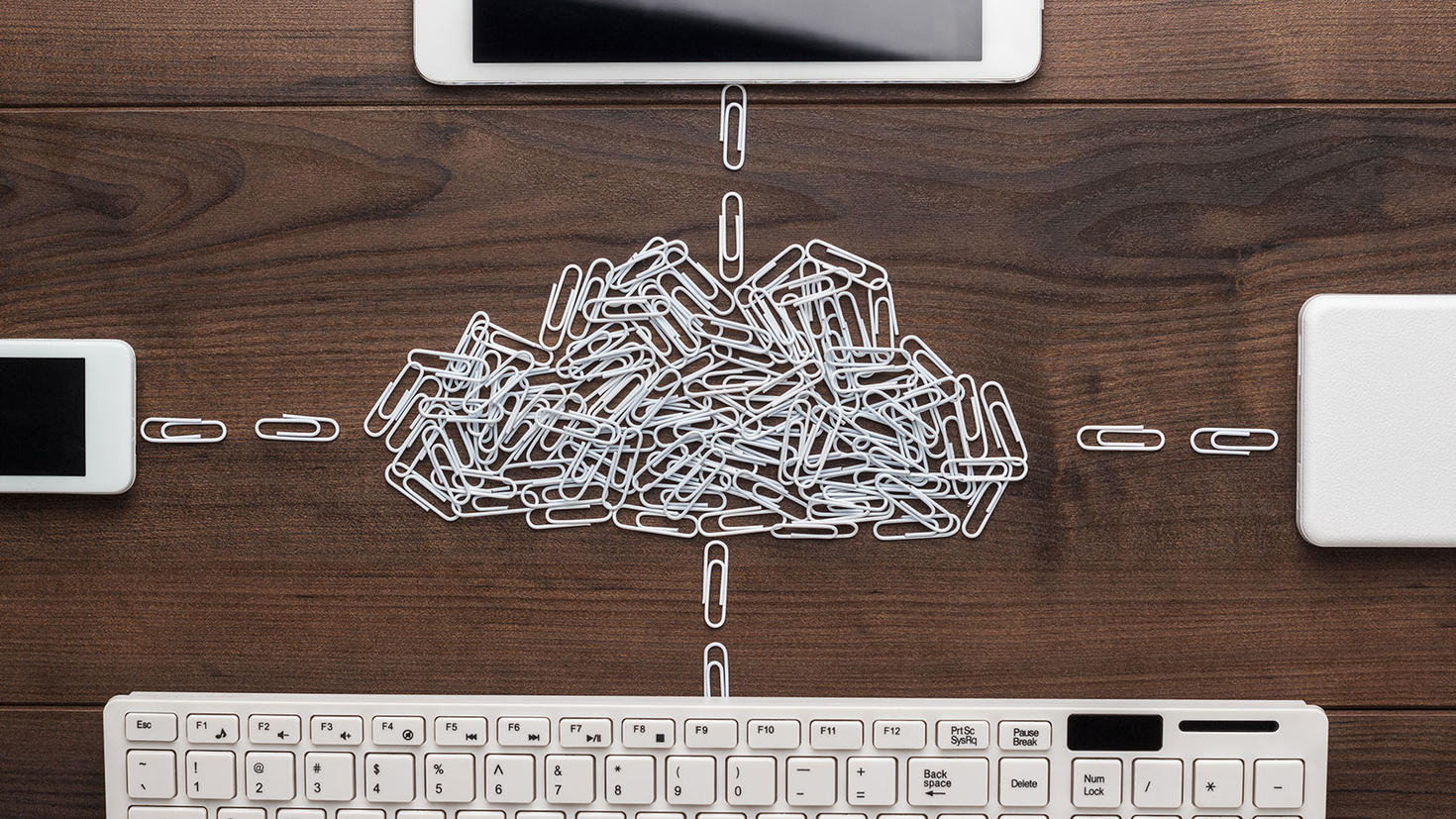 Trombones formant un nuage connecté à des dispositifs informatiques