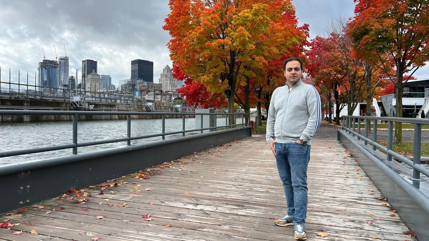 Farhad Roodi, diplômé de la maîtrise en études du bilinguisme 