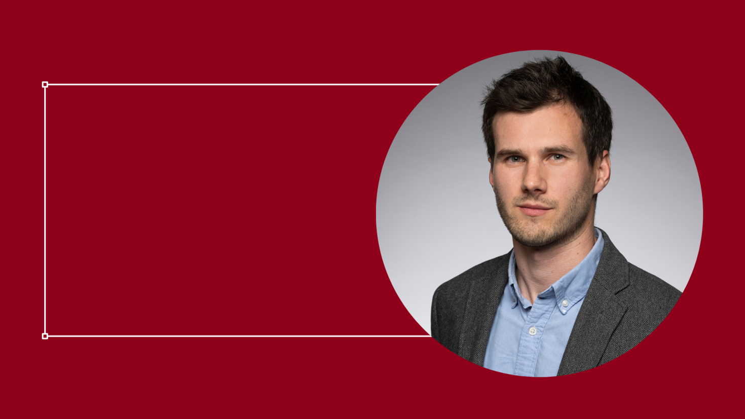 Photo d'Adrien Palate membre du personnel IT dans un cercle sur un fond grenat 