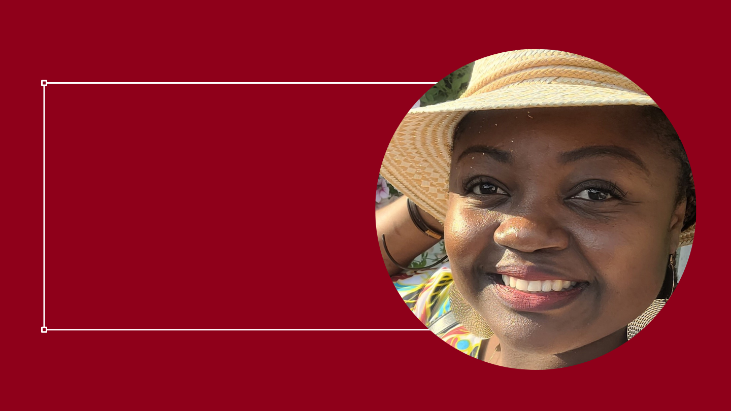 Photo de Samantha Kuatche Mollo membre du personnel IT dans un cercle sur un fond grenat 