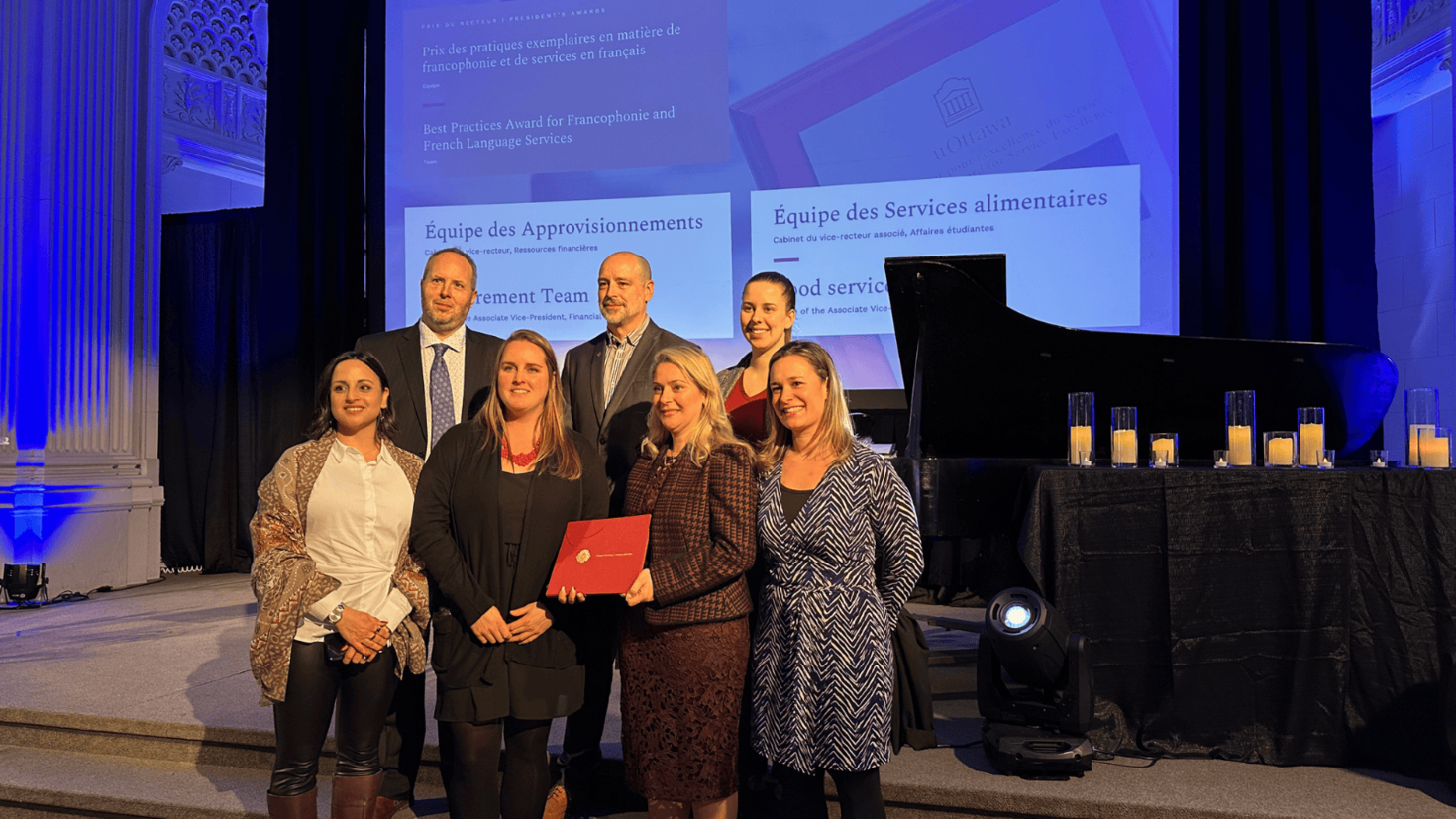 Yves Pelletier avec l'équipe des services alimentaires