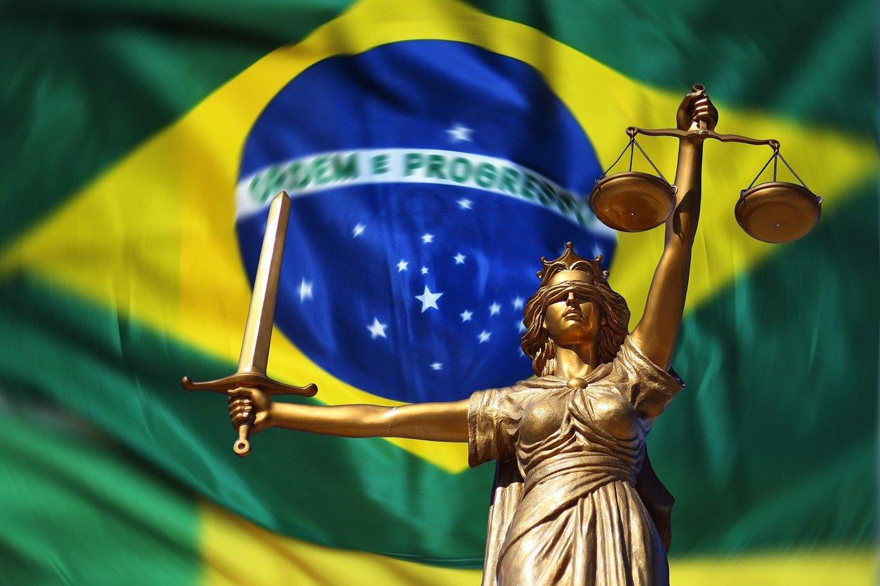 L'ex-président brésilien Bolsonaro condamné à porter un bracelet électronique