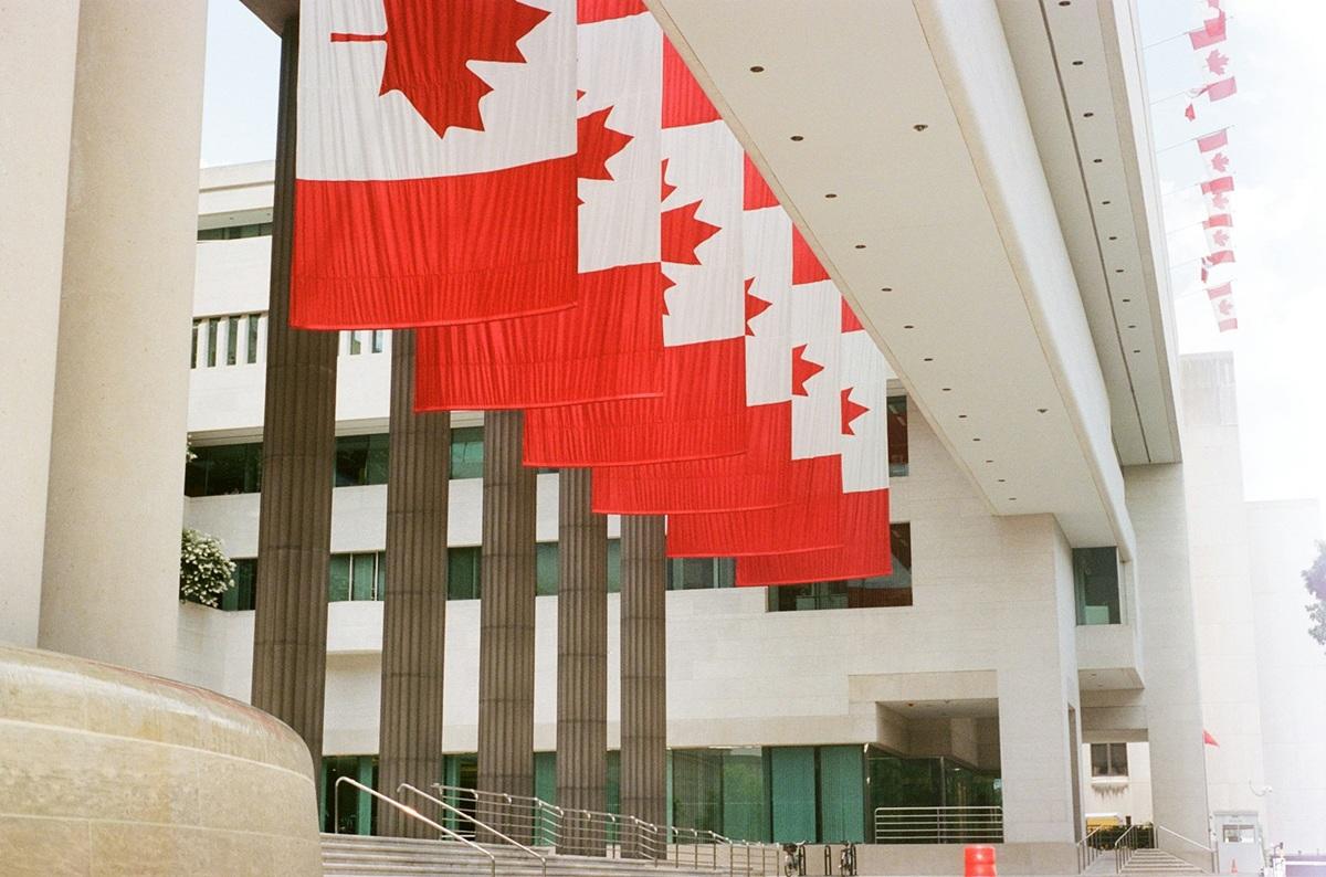 Des drapeaux candiennes