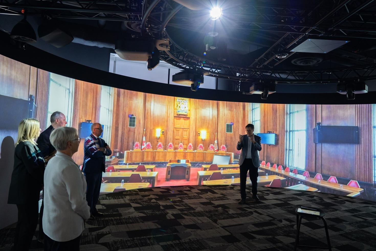 Groupe de personnes assistant à une présentation à INNOVA