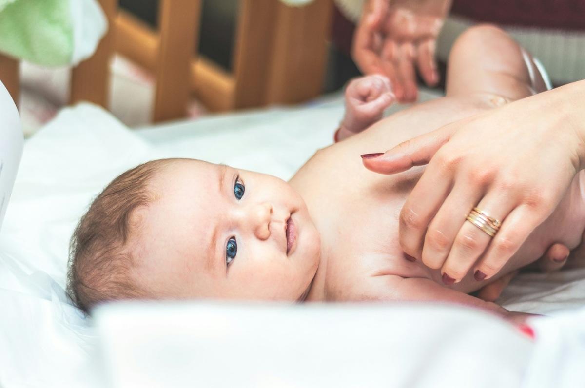 Bébé allongé