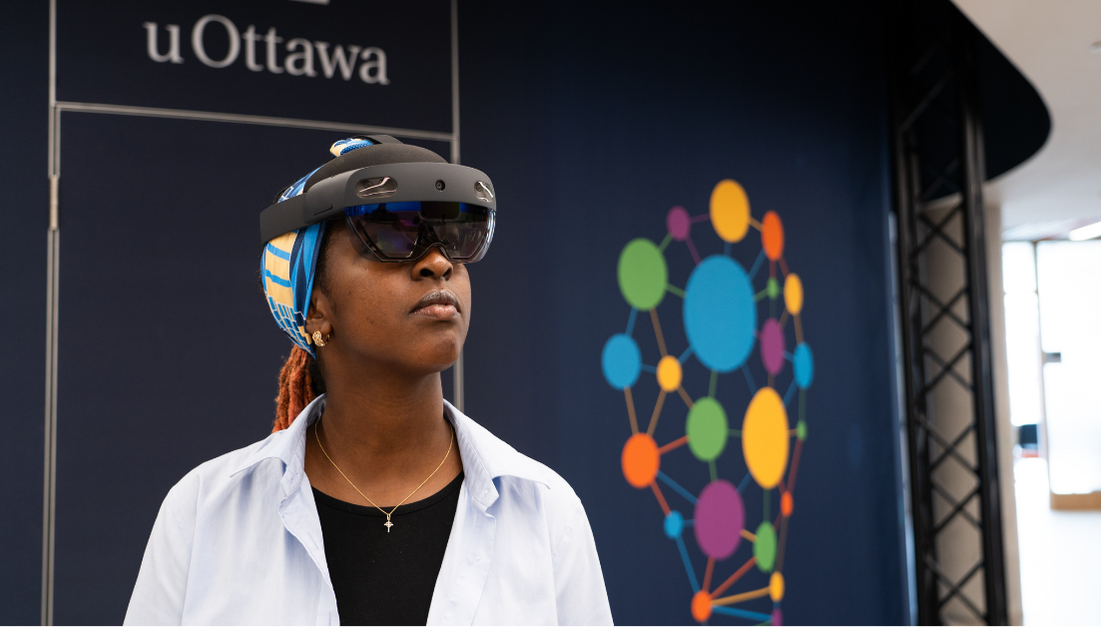 Étudiant utilisant un casque d’intelligence artificielle