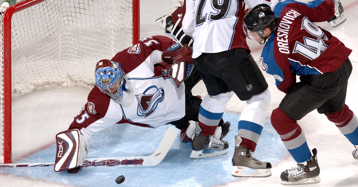 Joueurs de hockey professionnels sur la patinoire.