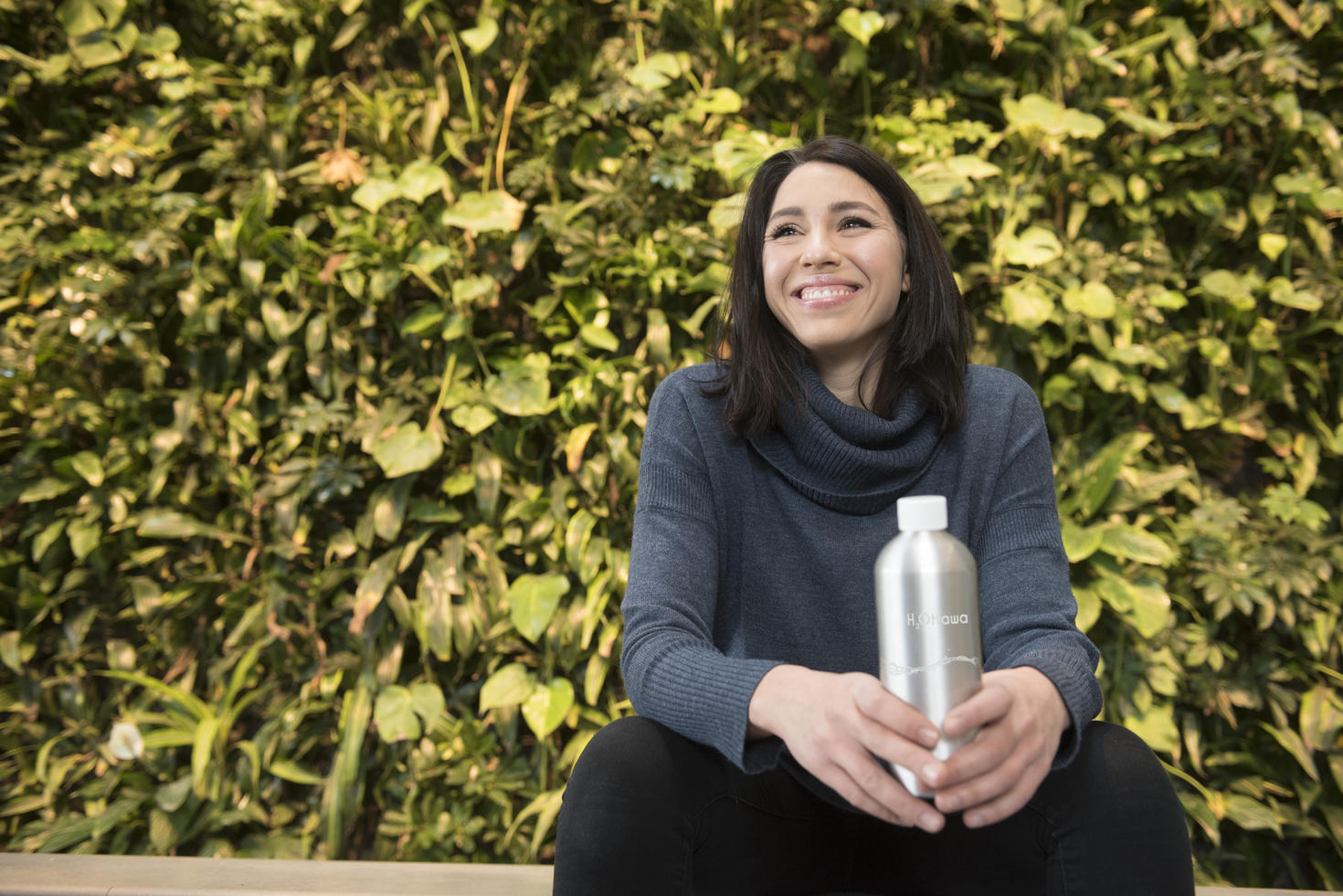 Photo de Celeste avec la bouteille H2Ottawa