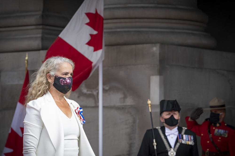 Julie Payette et drapeau Canada
