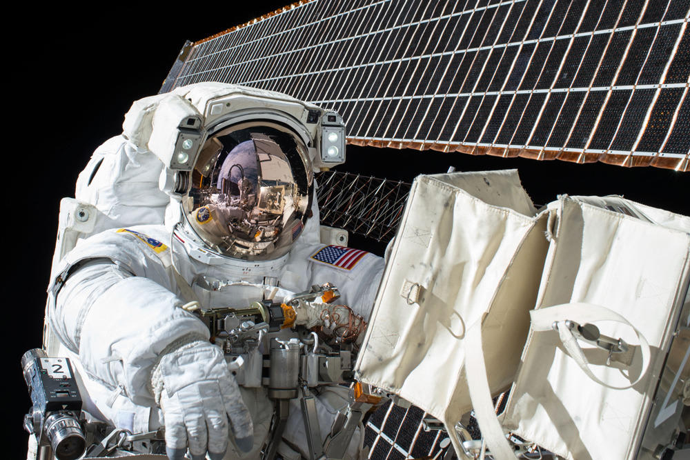 Astronaute en sortie extravéhiculaire