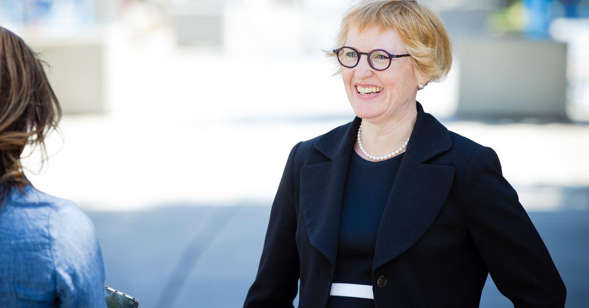 Jill Scott smiles, as she stands outside on uOttawa campus grounds.