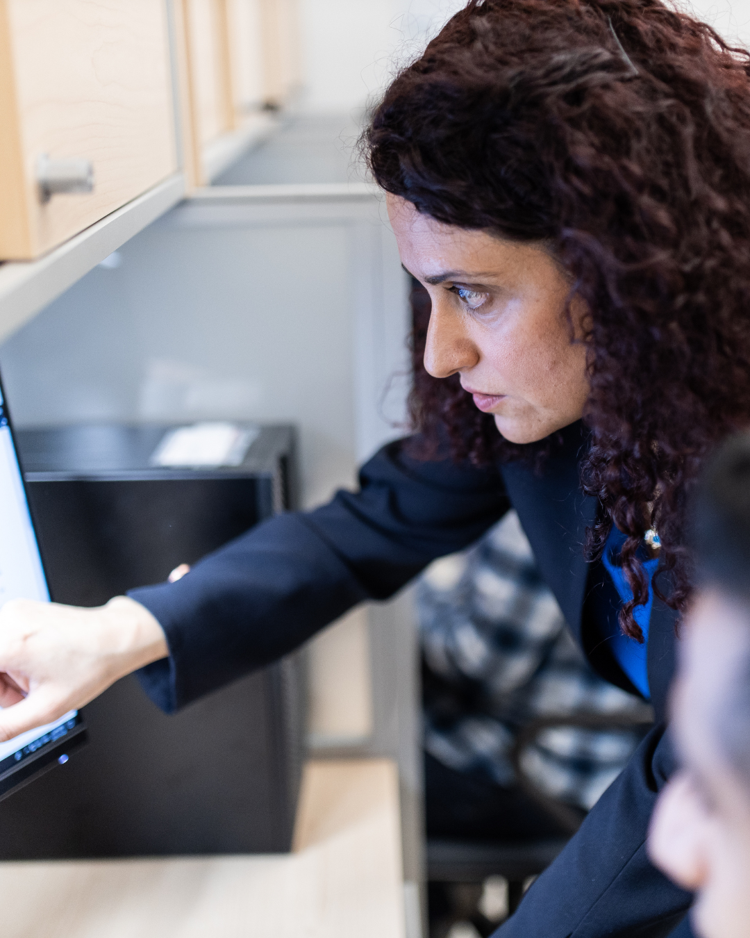 Melike Erol-Kantarci working.