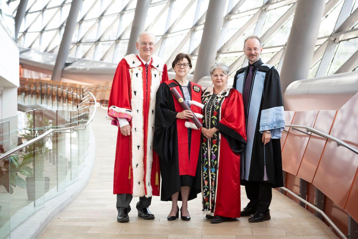 Andrée Poulin pendant la cérémonie de remise des diplômes 
