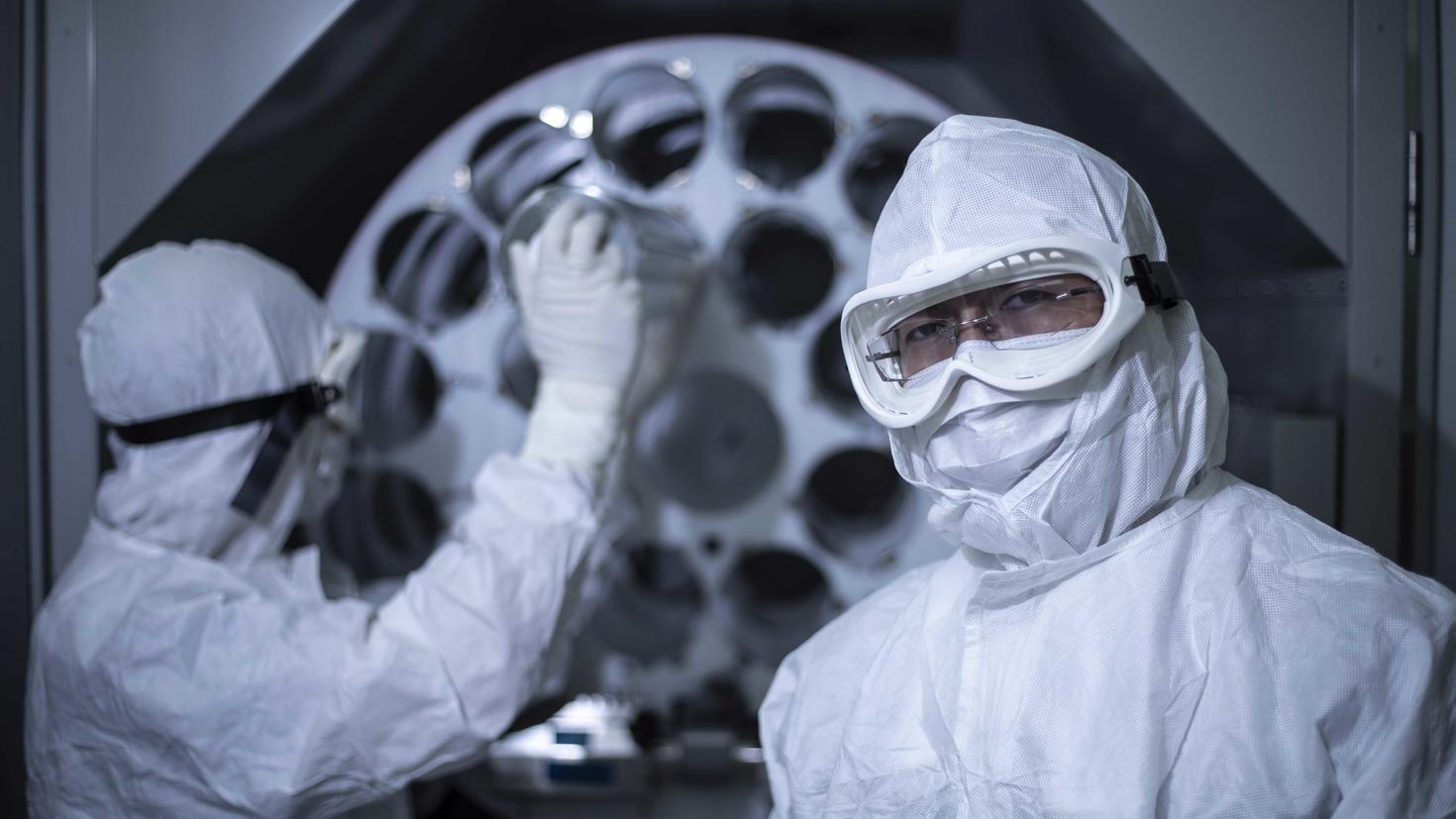 Researcher in the biotherapeutics lab at the Ottawa hospital