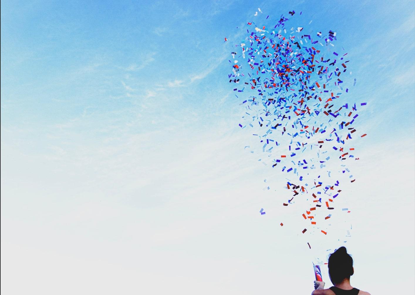 silhouette lancant des confettis