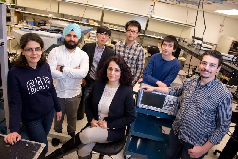 Group of computer scientists in an uOttawa lab.